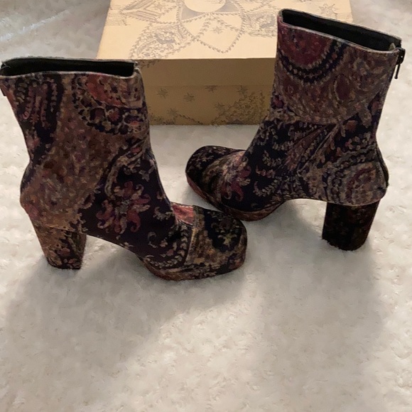 Free People velvet booties - Picture 4 of 11